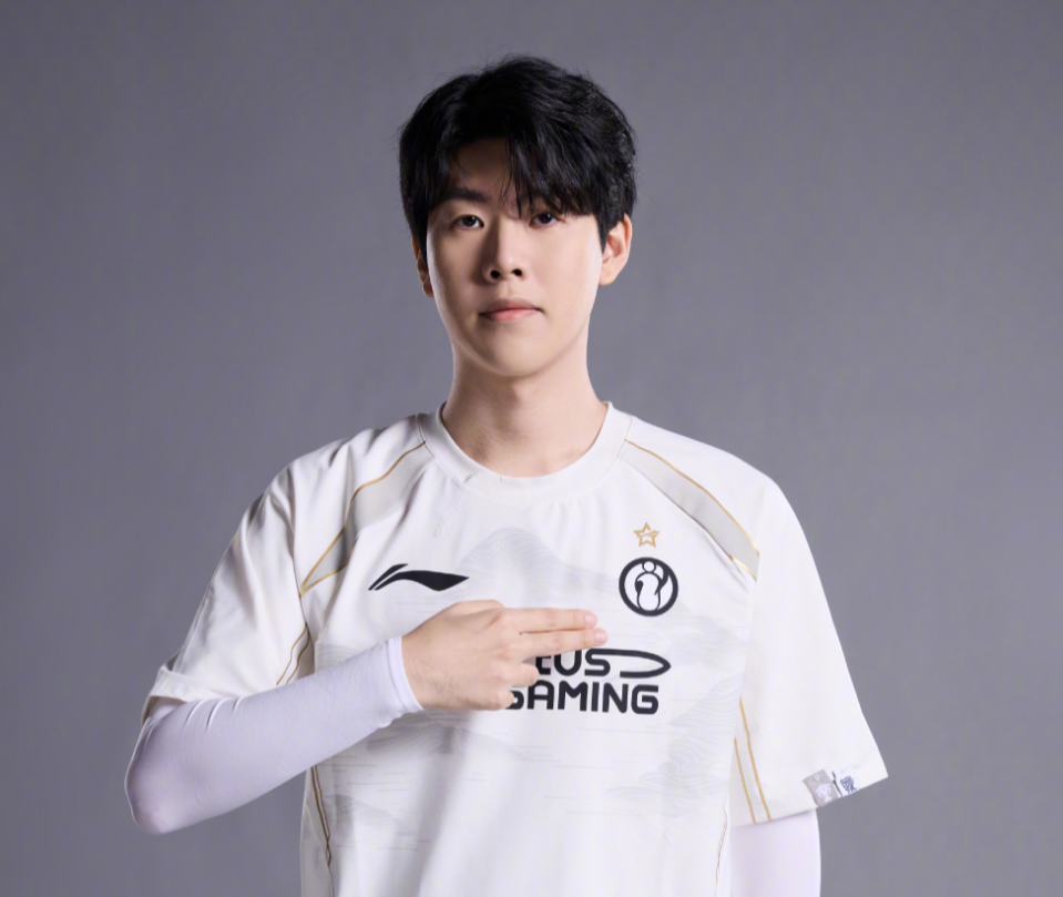 在采访中明 在采访中明