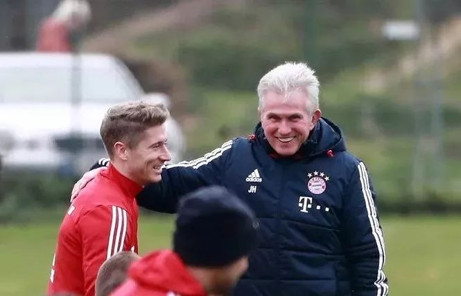 他积极参与 他积极参与