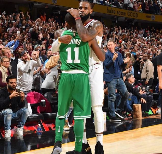 侧切入到肘 侧切入到肘